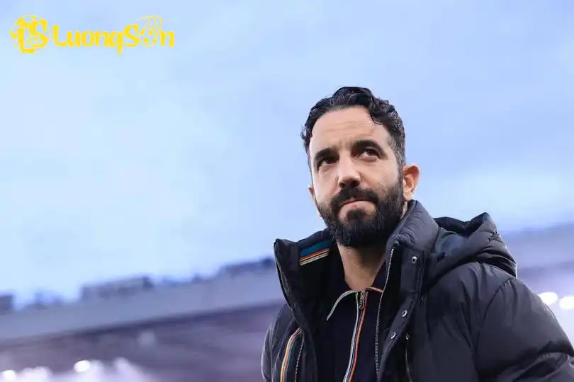 HLV Amorim đang muốn thanh lọc đội hình mạnh mẽ ngay trong mùa hè này HLV Amorim đang muốn thanh lọc đội hình mạnh mẽ ngay trong mùa hè này