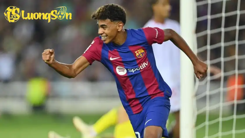 Yamal để ngoài tai những lời chỉ trích và tập trung thi đấu. (Ảnh: TNT Sports)