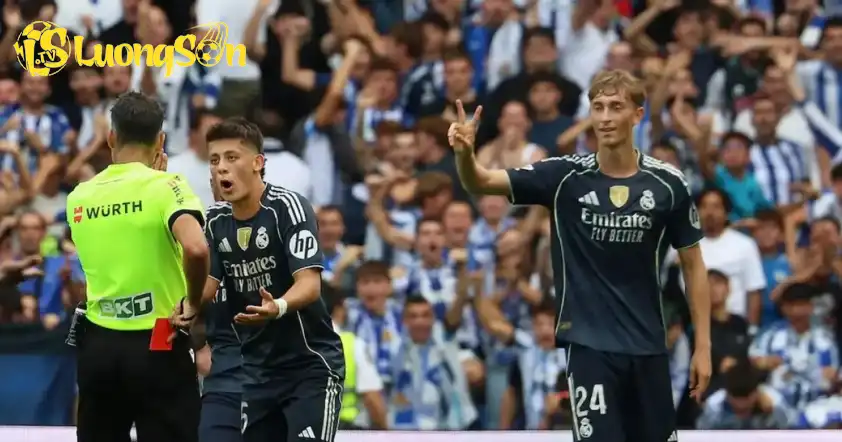 Ủy ban trọng tài Tây Ban Nha thừa nhận mắc sai lầm khi rút thẻ đỏ cho Dean Huijsen