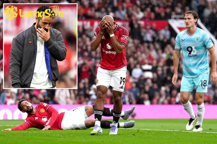 Manchester United đã phải hứng chịu vô vàn chỉ trích và sự bi quan trong mùa giải này. Ảnh: Shutterstock Editorial Manchester United đã phải hứng chịu vô vàn chỉ trích và sự bi quan trong mùa giải này