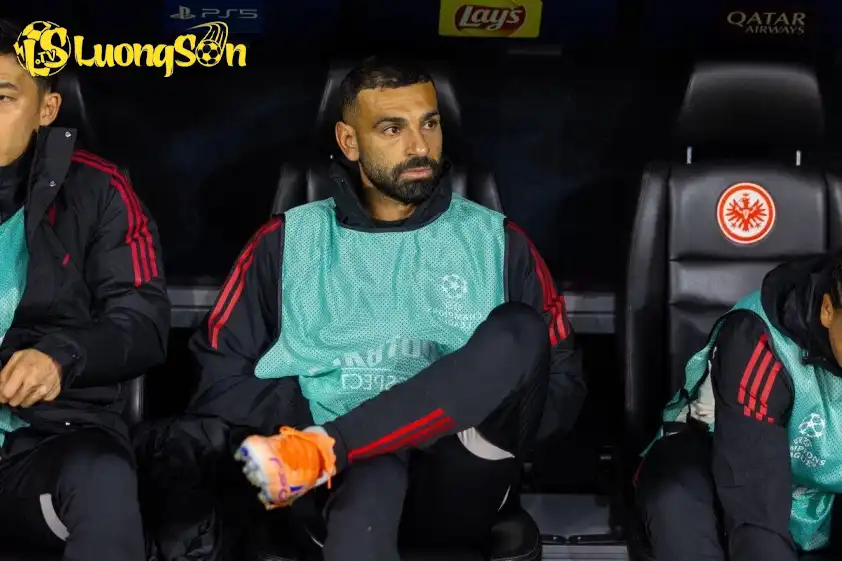 Salah đang phải làm quen với ghế dự bị gần đây.