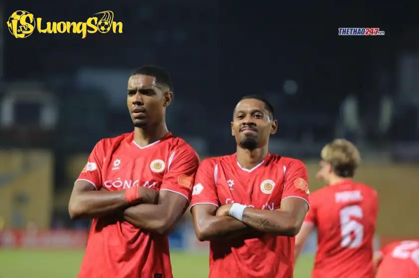 Alan (trái) ghi bàn thắng duy nhất giúp CAHN đánh bại CA TPHCM Alan (trái) ghi bàn thắng duy nhất giúp CAHN đánh bại CA TPHCM