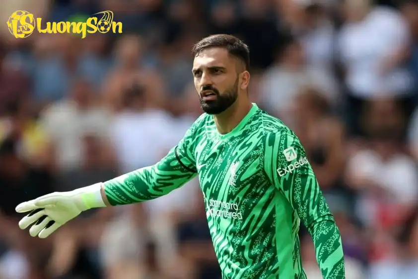 Mamardashvili là người thay thế cho Alisson Becker Mamardashvili là người thay thế cho Alisson Becker