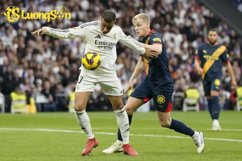 Real Madrid được dự đoán sẽ có chiến thắng để củng cố ngôi đầu. 