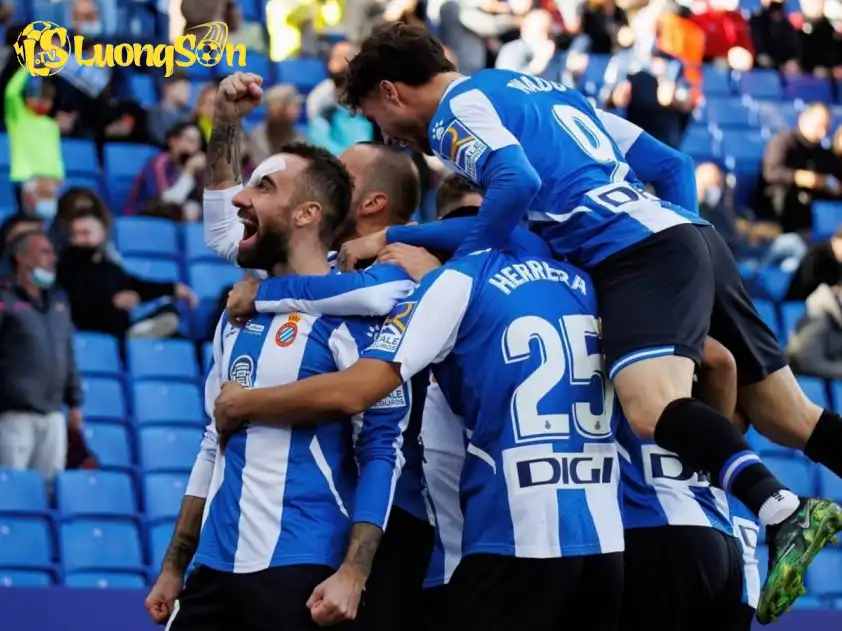 Espanyol được coi là chú ngựa ô thăng tiến mạnh mẽ ở mùa này (Ảnh: Marca) Espanyol được coi là chú ngựa ô thăng tiến mạnh mẽ ở mùa này