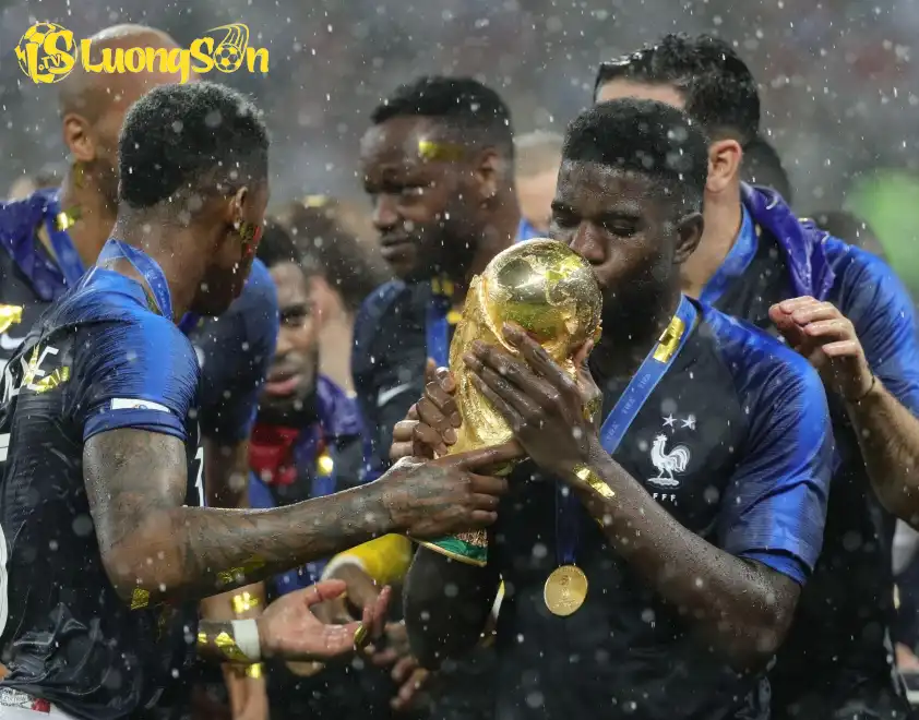Khoảnh khắc đáng nhớ của Umtiti khi cùng Pháp vô địch World Cup 2018
