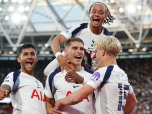Tottenham đang đứng ở vị trí thứ 14 trên bảng xếp hạng Ngoại hạng Anh